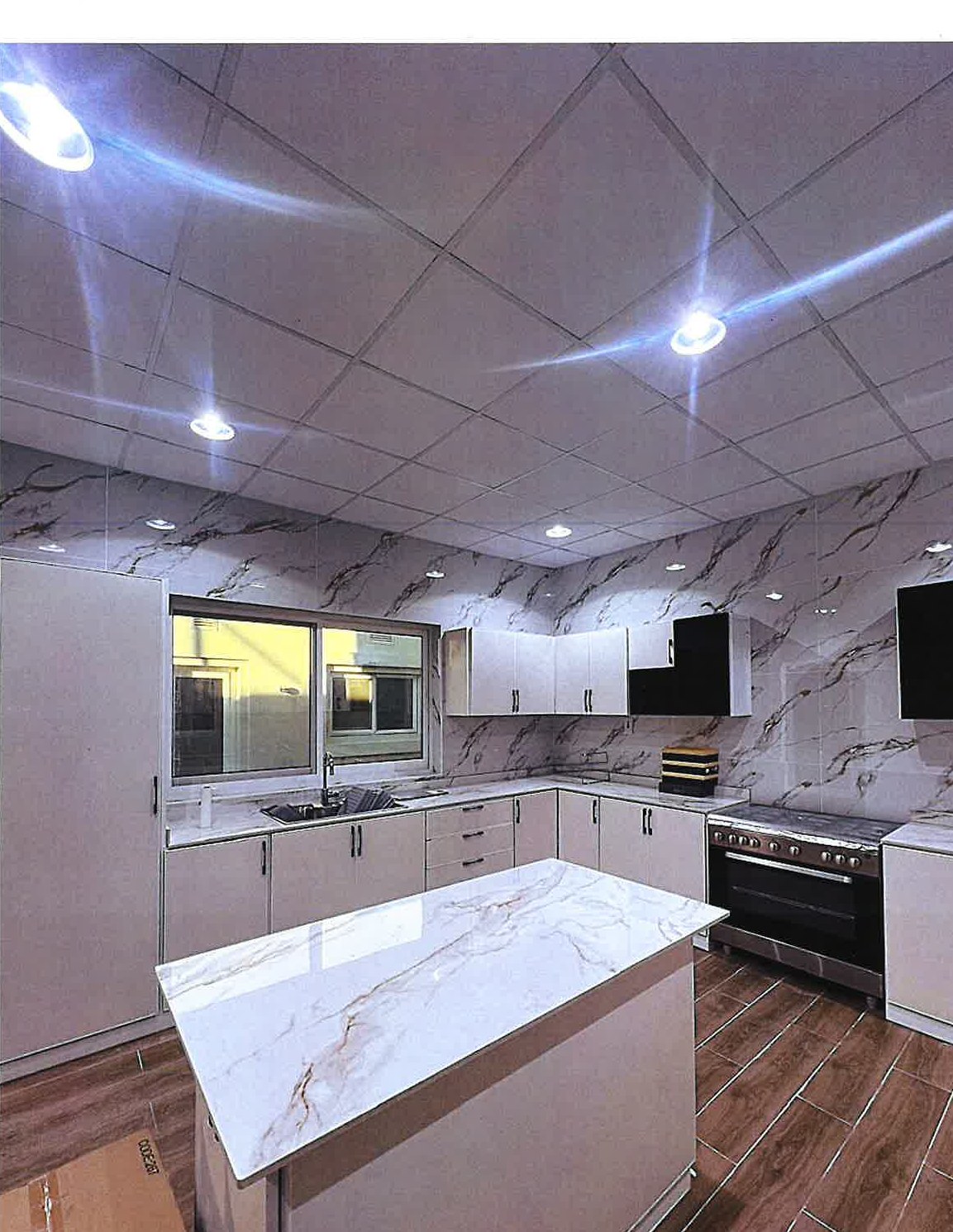Kitchen, alternate angle
