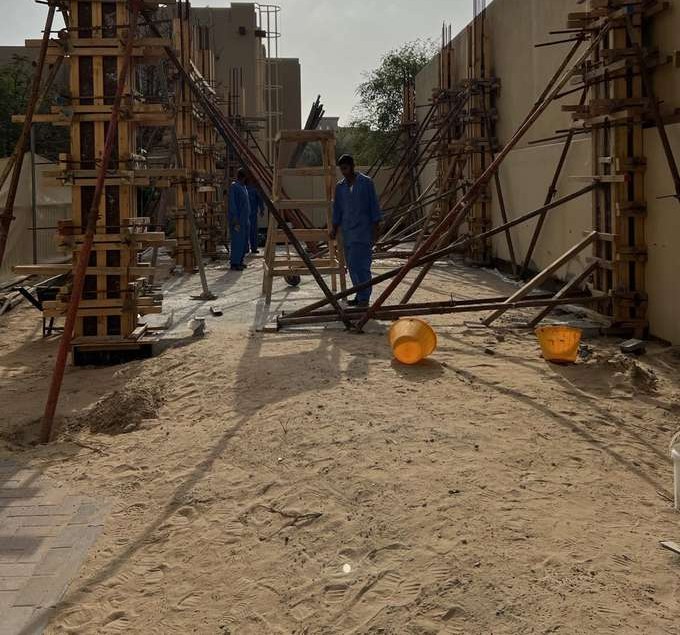 Column formwork and concrete structure going up